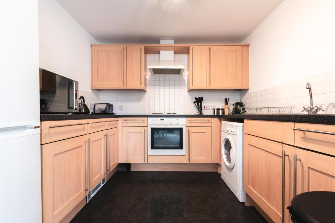 Best Price! Large Spacious 2 Bed Apartment - King Size Or Single Beds, Sofabeds, Smart Tvs, Free Parking 사우샘프턴 외부 사진