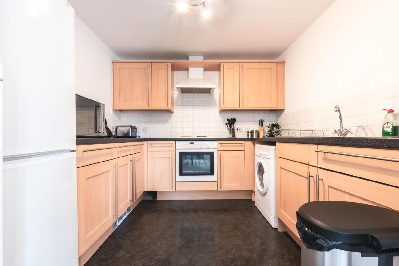 Best Price! Large Spacious 2 Bed Apartment - King Size Or Single Beds, Sofabeds, Smart Tvs, Free Parking 사우샘프턴 외부 사진