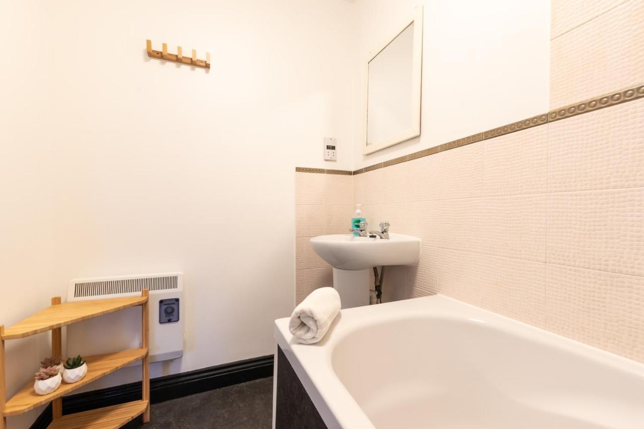 Best Price! Large Spacious 2 Bed Apartment - King Size Or Single Beds, Sofabeds, Smart Tvs, Free Parking 사우샘프턴 외부 사진