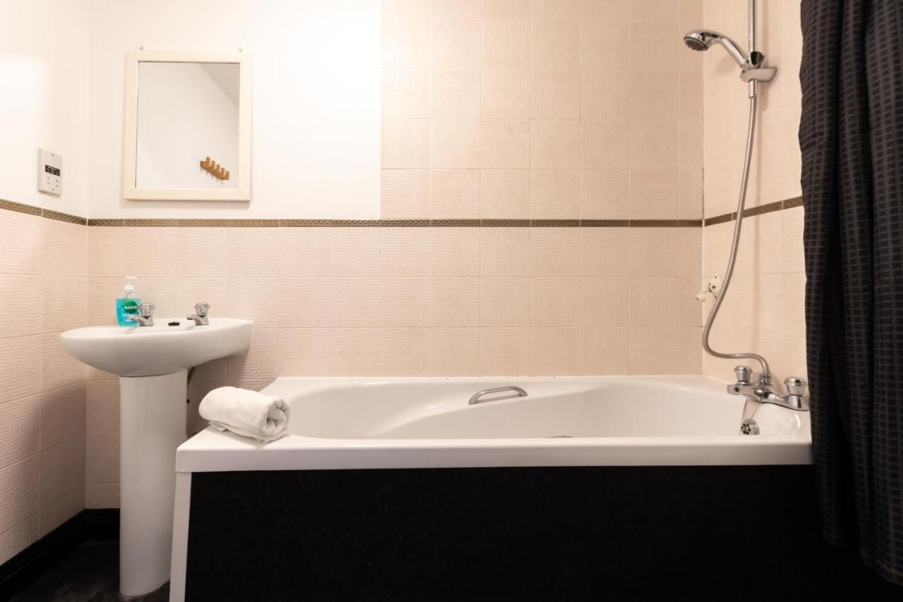 Best Price! Large Spacious 2 Bed Apartment - King Size Or Single Beds, Sofabeds, Smart Tvs, Free Parking 사우샘프턴 외부 사진