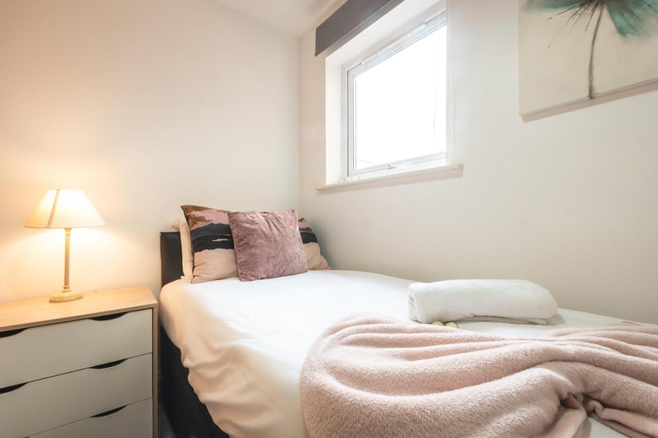 Best Price! Large Spacious 2 Bed Apartment - King Size Or Single Beds, Sofabeds, Smart Tvs, Free Parking 사우샘프턴 외부 사진